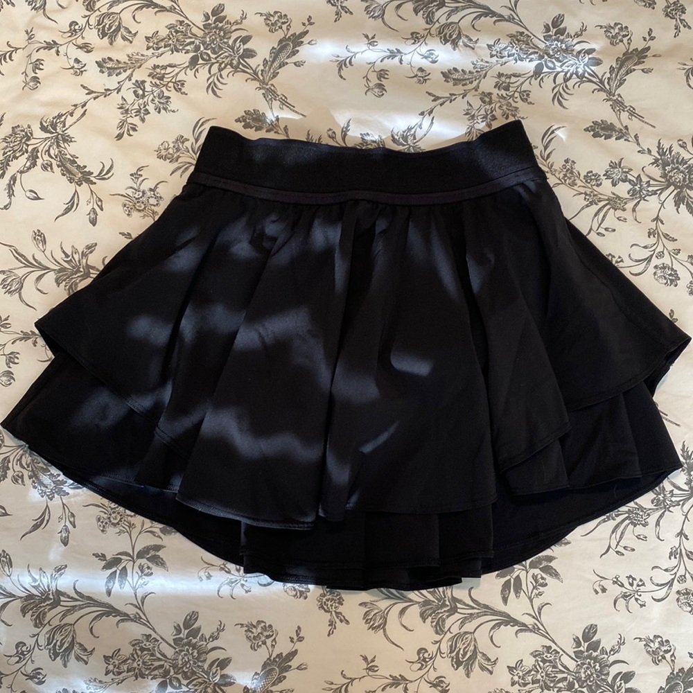 lululemon court rival skirt - size 4 (black)
